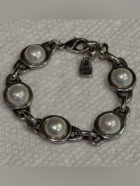 UNO de 50 Silver-plated “Outer Space” Bracelet with White Shell Pearls EC